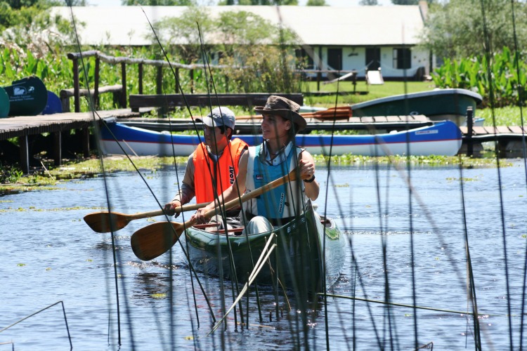 Paseos en canoa por los esteros